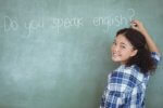 英語が話せますか、と黒板に書いてある画像
